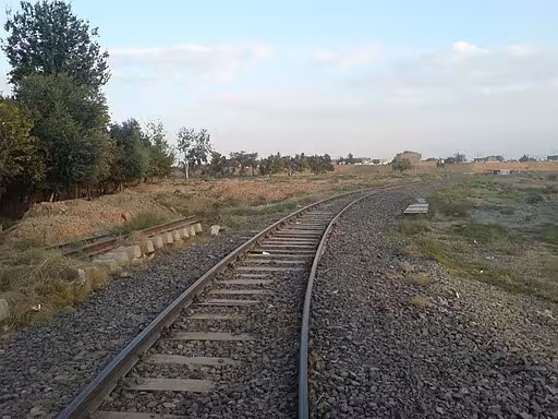 A railroad going in an indirect direction to represent indirect tone.