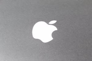 15 Powerful User-Generated Content Examples To Drive Trust &Amp; Sales 3 Apple logo on a silver background.
