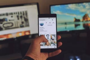 A person holding a smarthone for user-generated content.